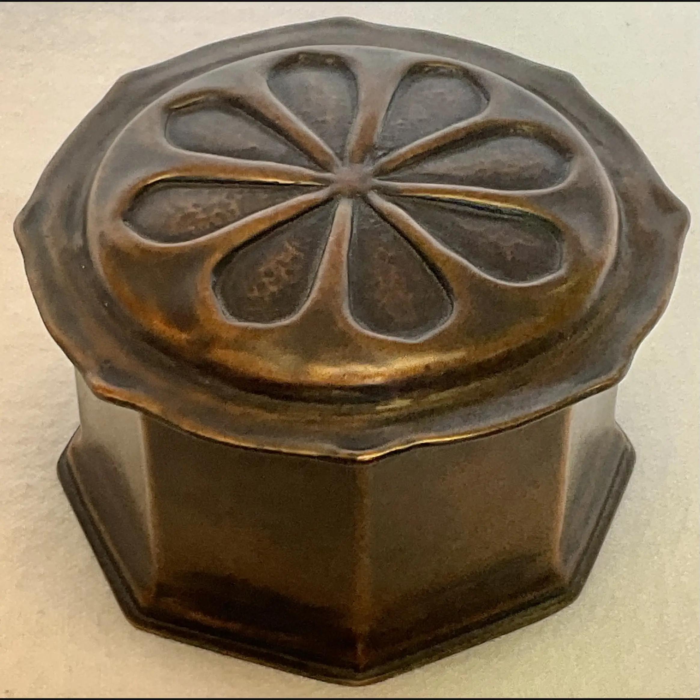 keswick school of industrial arts ksia arts and crafts copper flower head box c1900