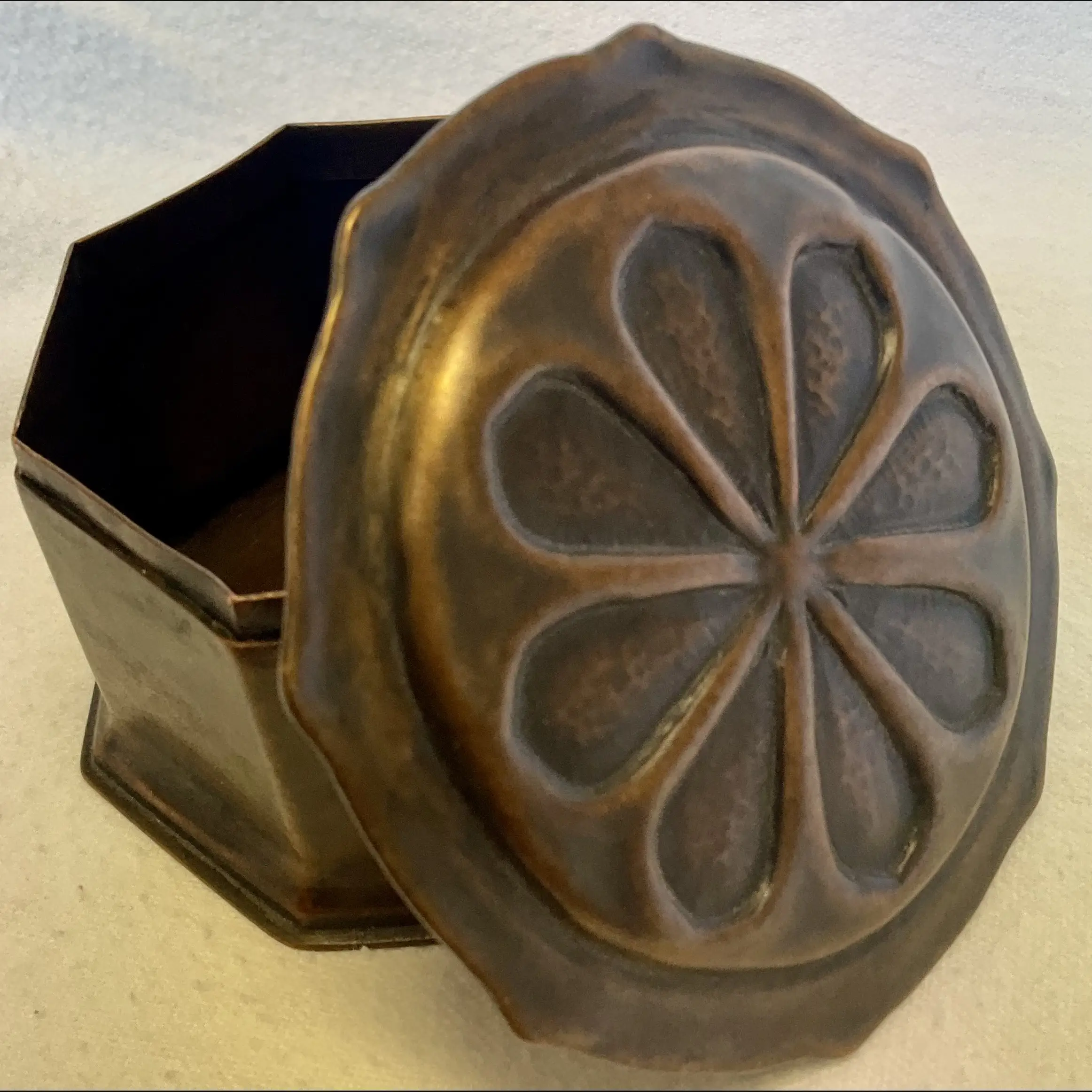 keswick school of industrial arts ksia arts and crafts copper flower head box c1900