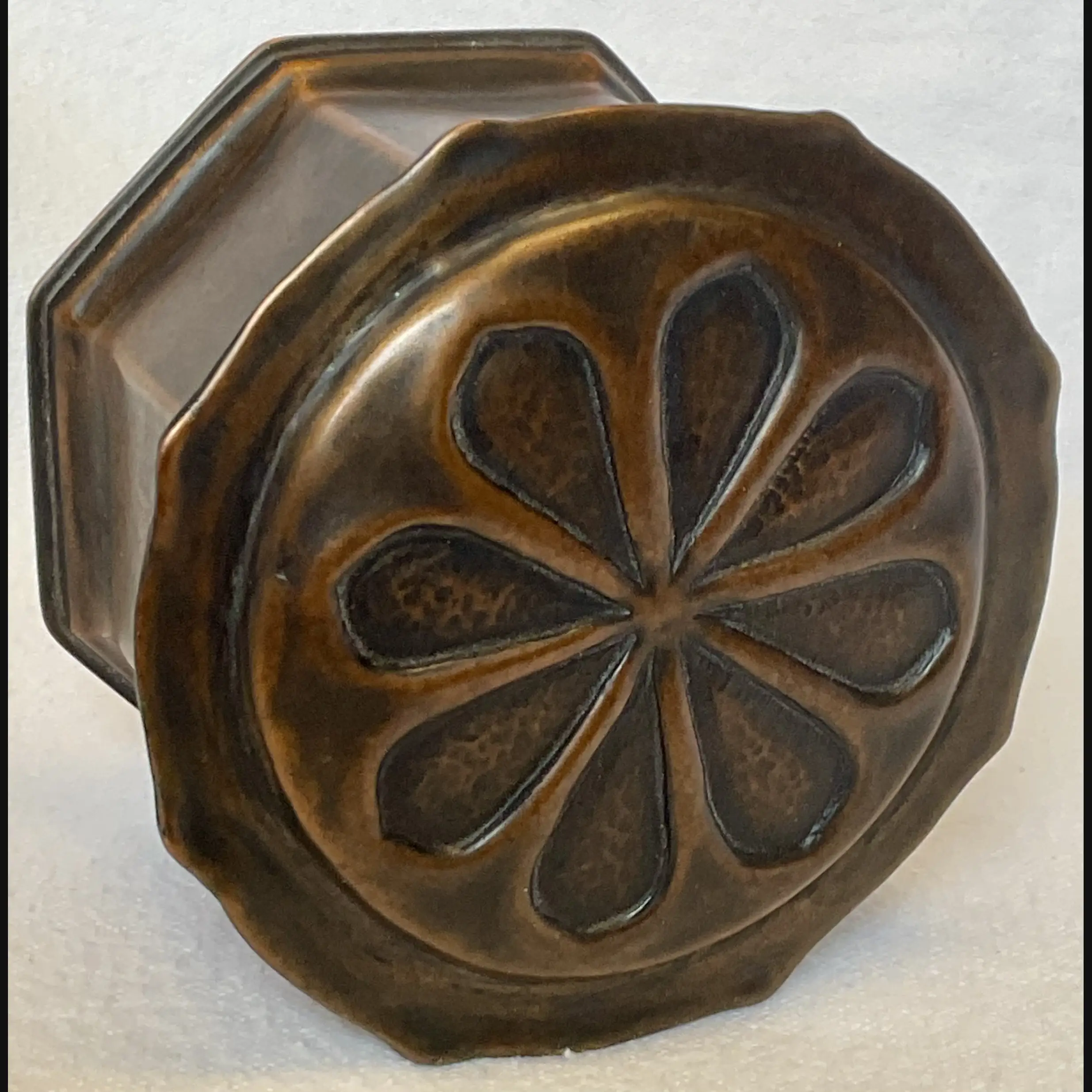 keswick school of industrial arts ksia arts and crafts copper flower head box c1900