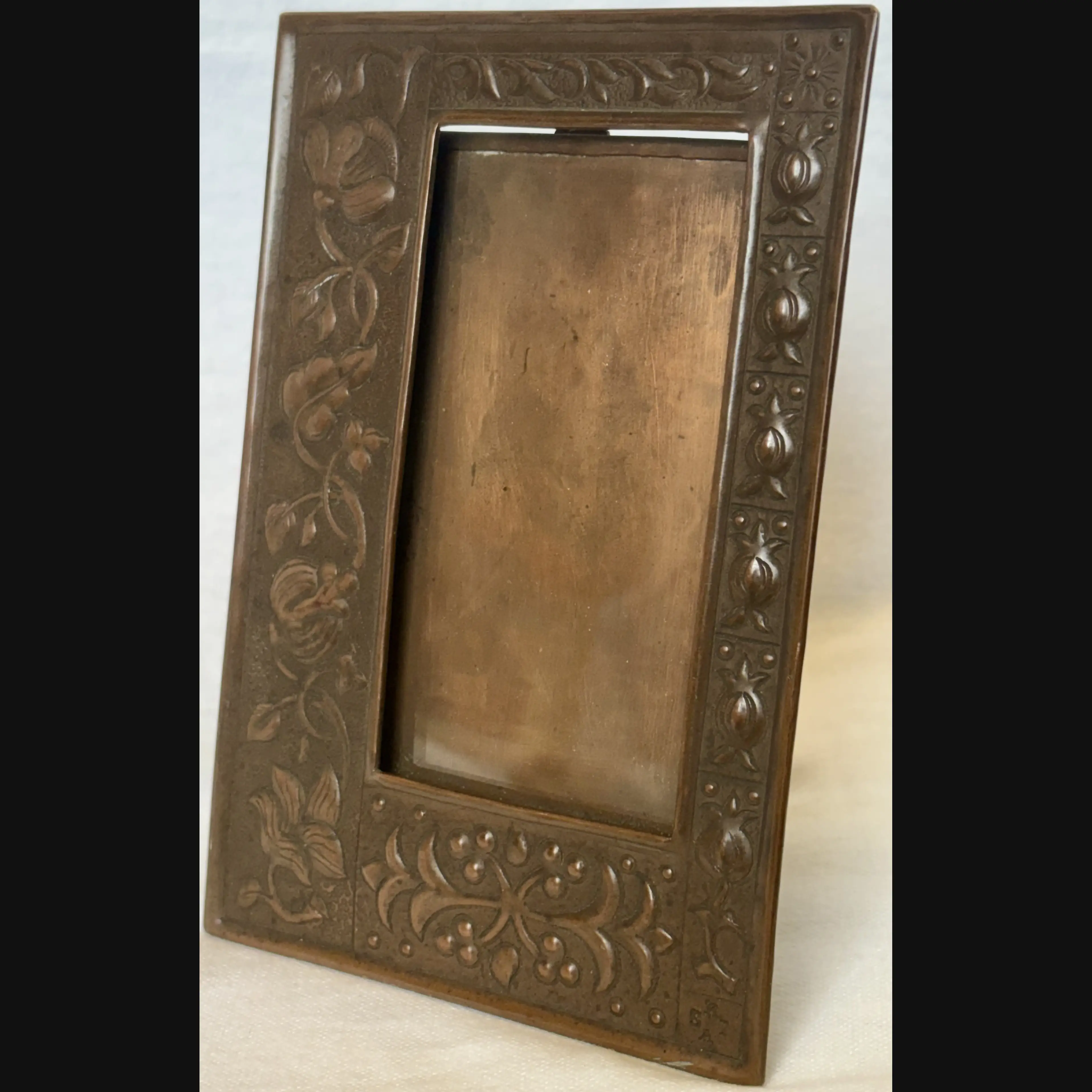 keswick school of industrial art ksia arts and crafts copper offset photo frame c1900