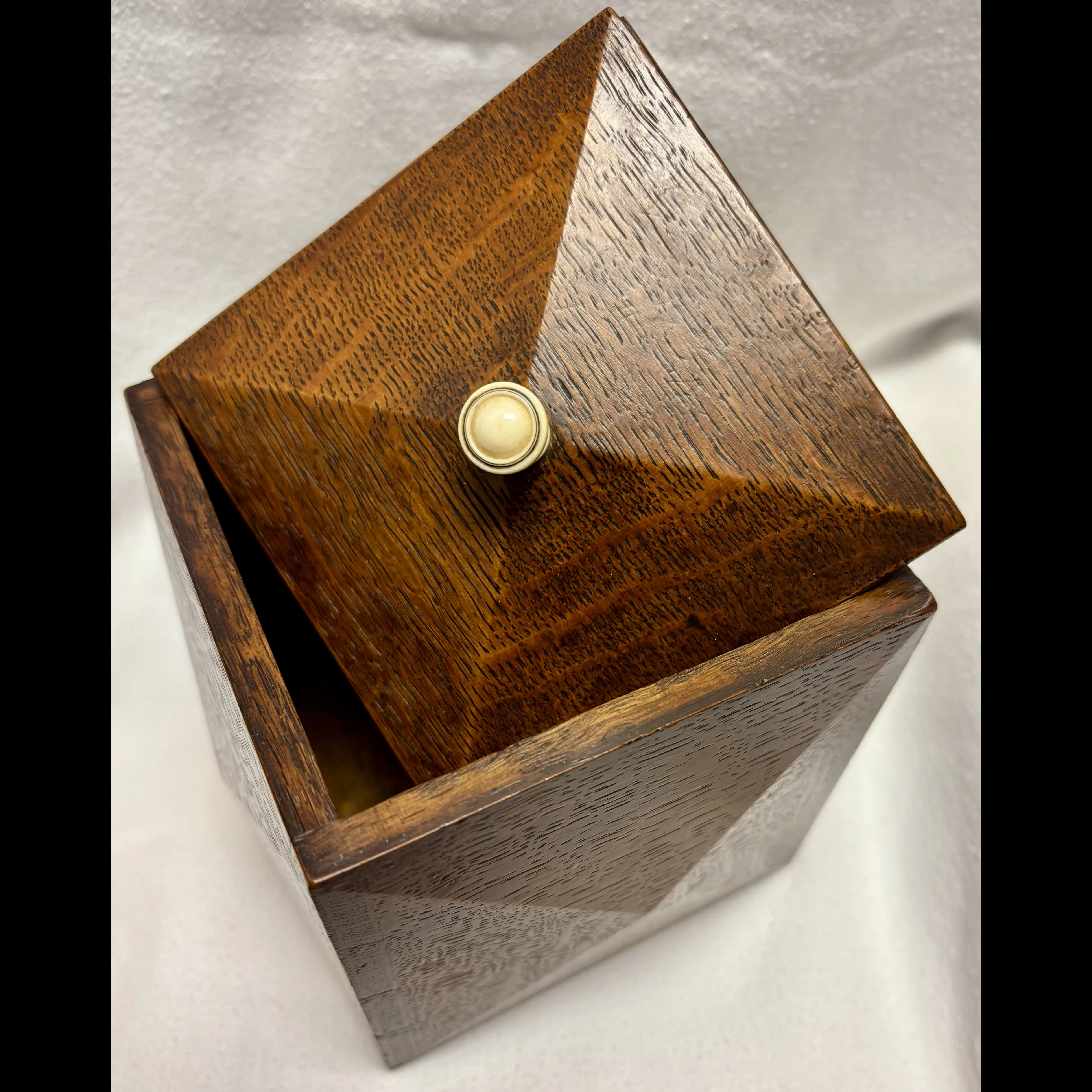 arthur simpson kendal handicrafts arts and crafts oak box tea caddy top side