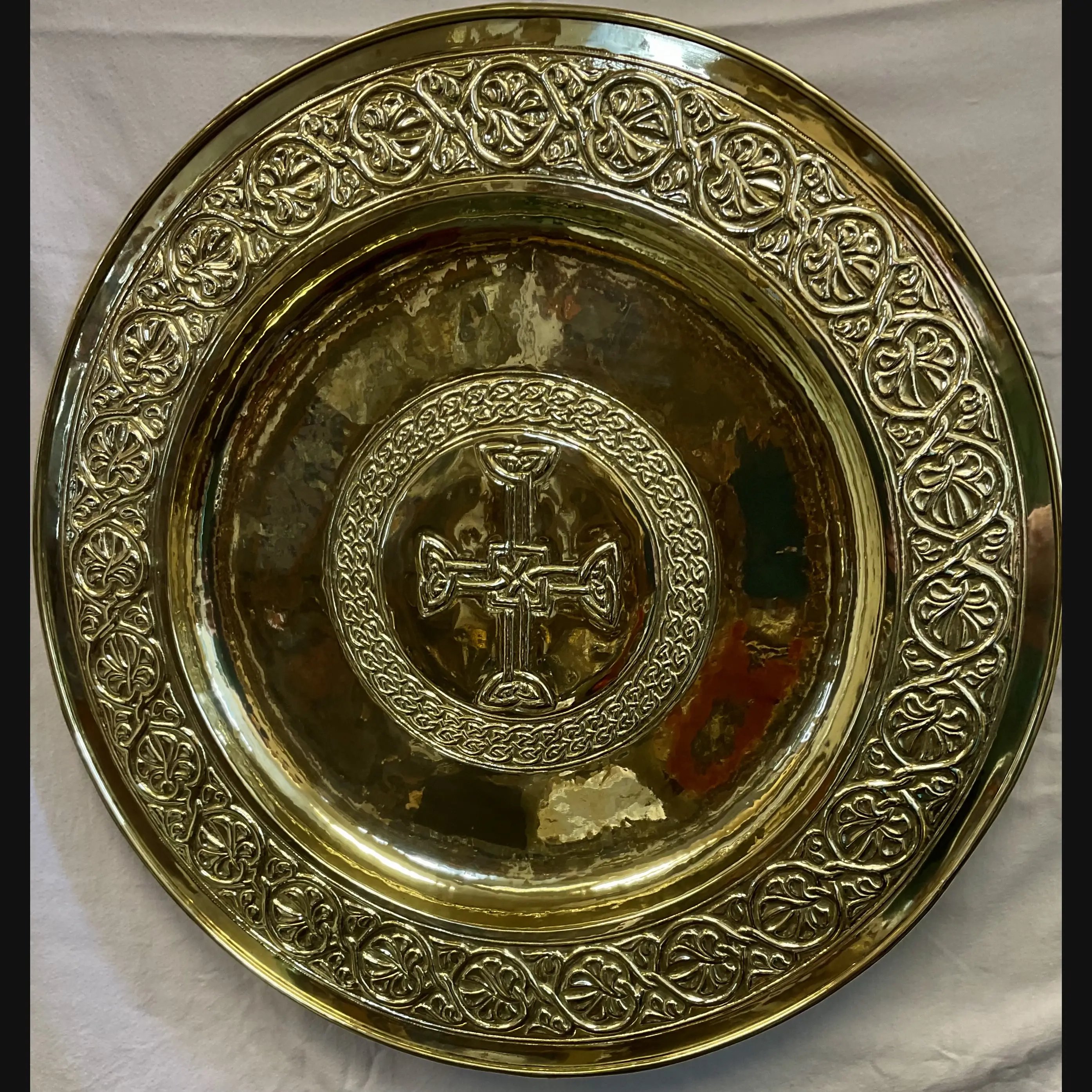 alexander ritchie iona celtic art scottish arts and crafts large brass nunnery cross wall charger c1905 10