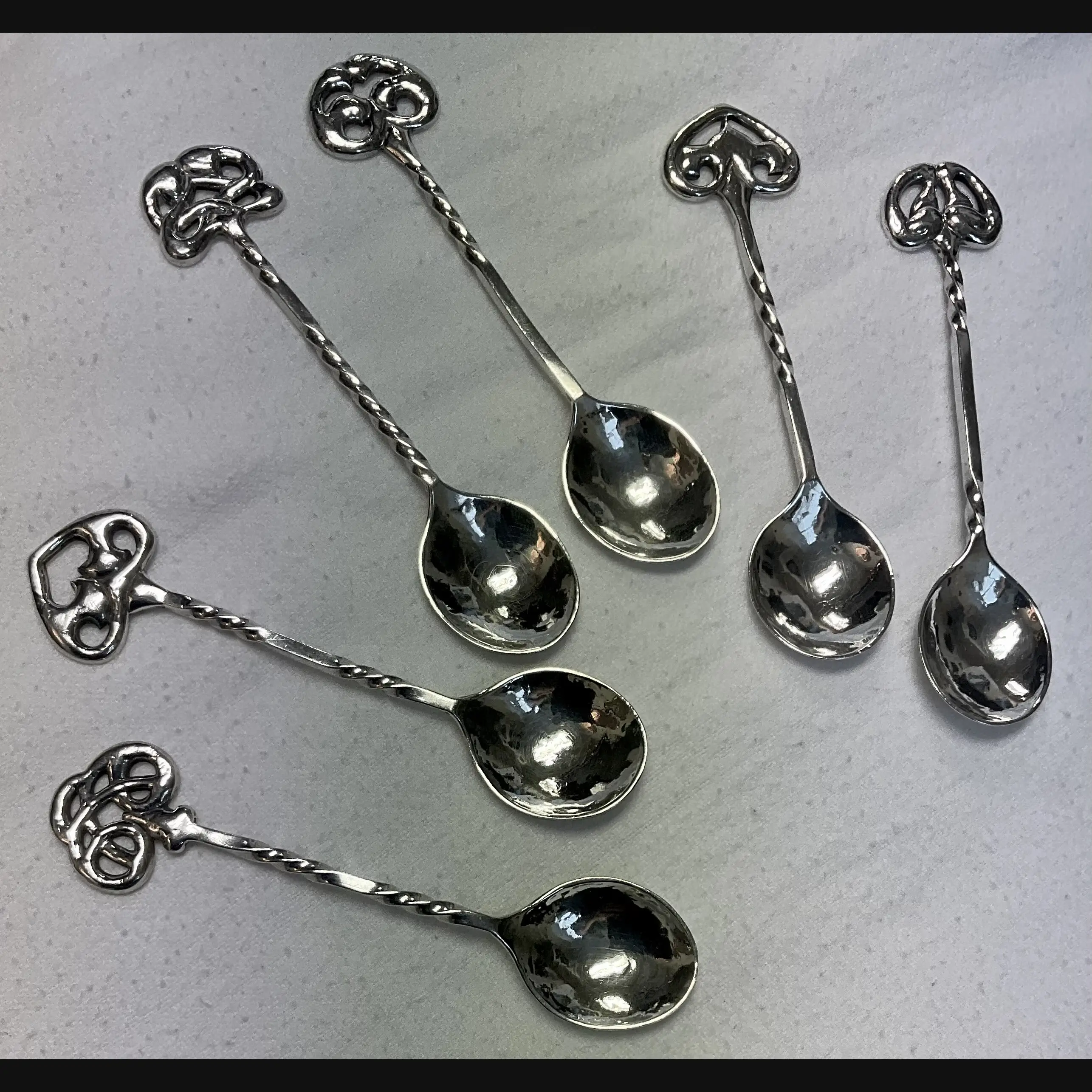 keswick school of industrial art ksia celtic topped twist stem silver spoons chester 1905 set