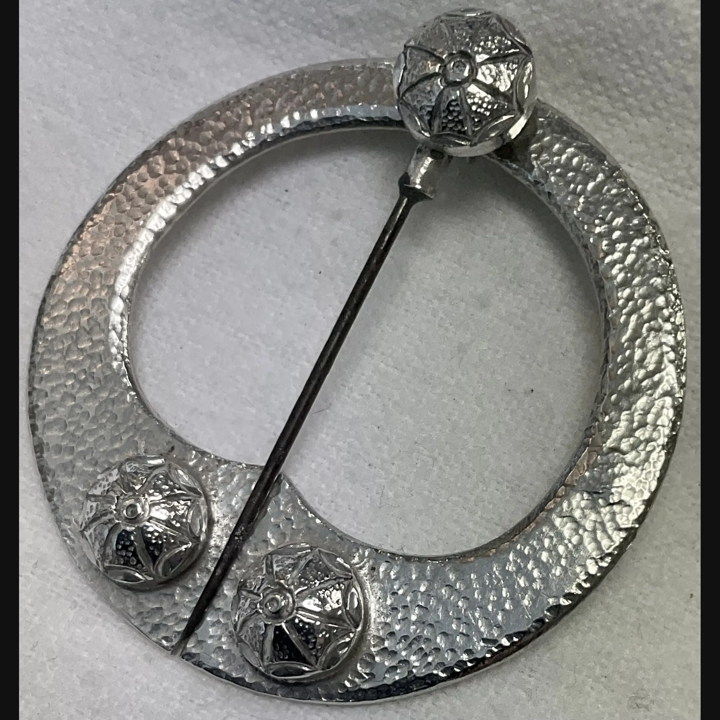 keswick school of industrial art ksia arts and crafts unusual silver plaid brooch c1942